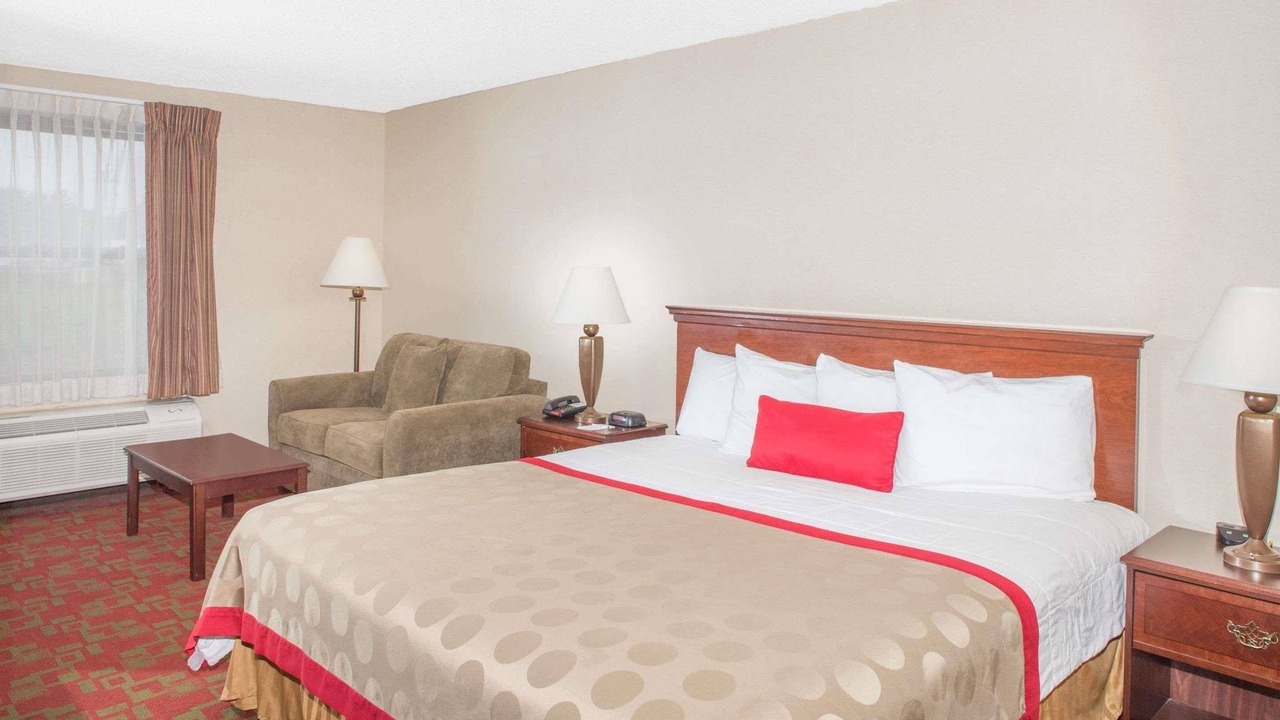 Photo of Bedroom in Hendersonville