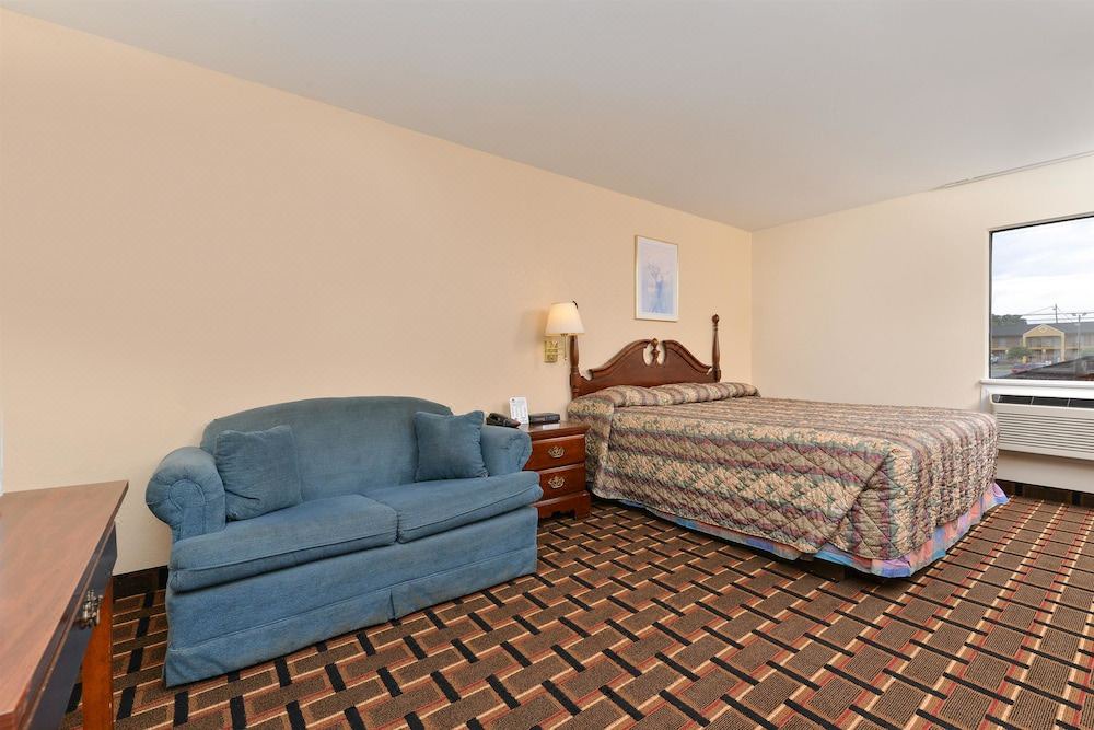 Photo of Livingroom in Albemarle
