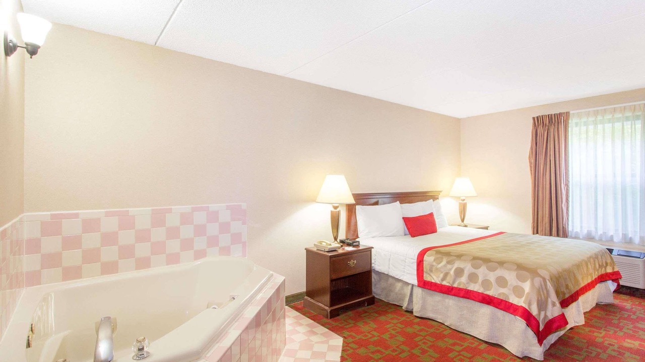 Photo of Bedroom in Hendersonville
