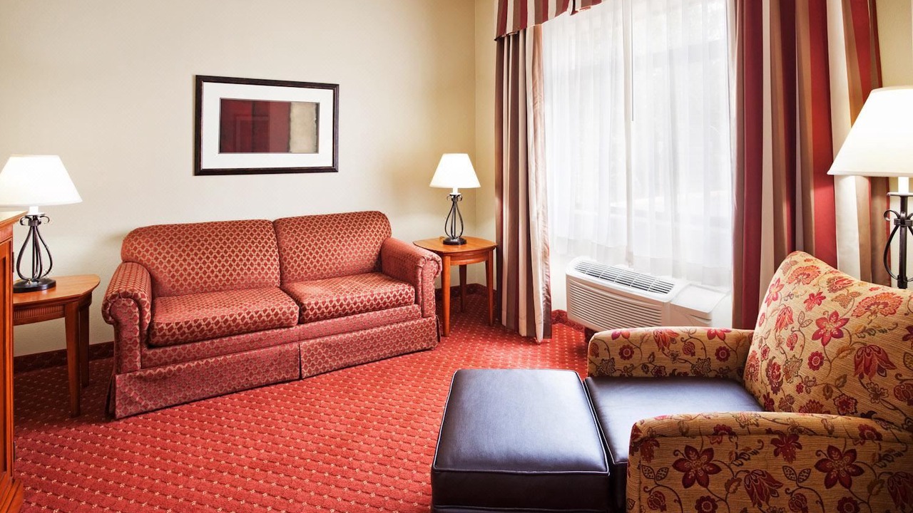 Photo of Livingroom in Pineville