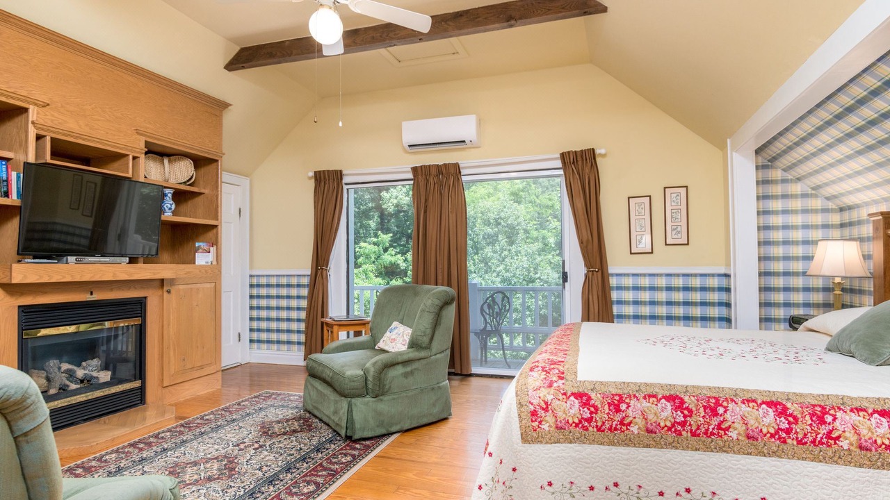 Photo of Livingroom in Flat Rock
