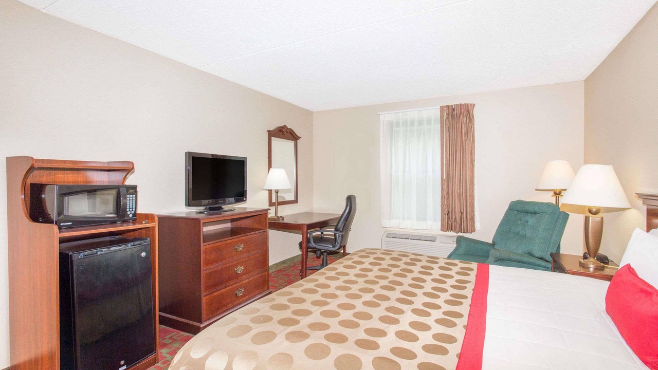 Photo of Bedroom in Hendersonville