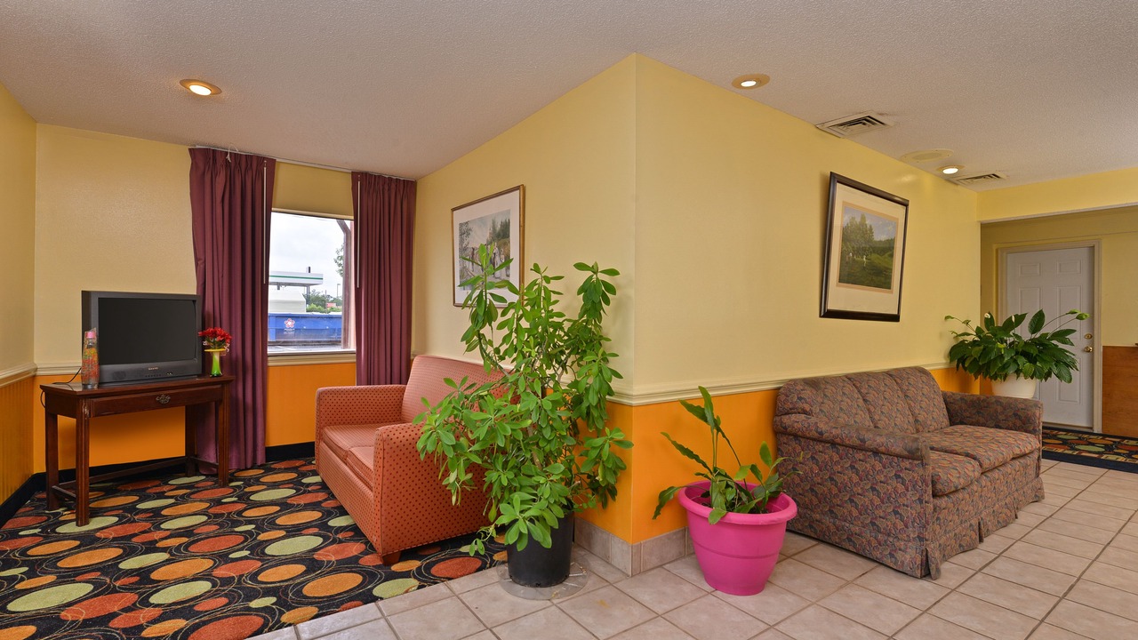 Photo of Livingroom in Albemarle