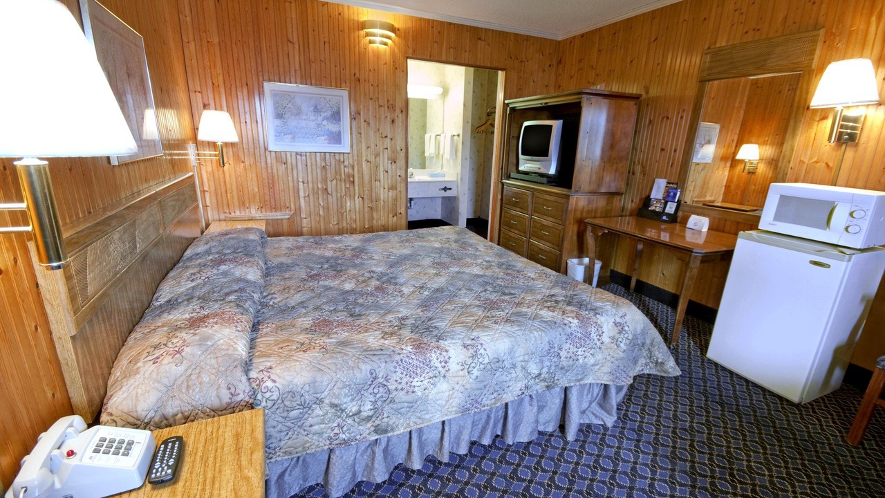 Photo of Bedroom in Roxboro