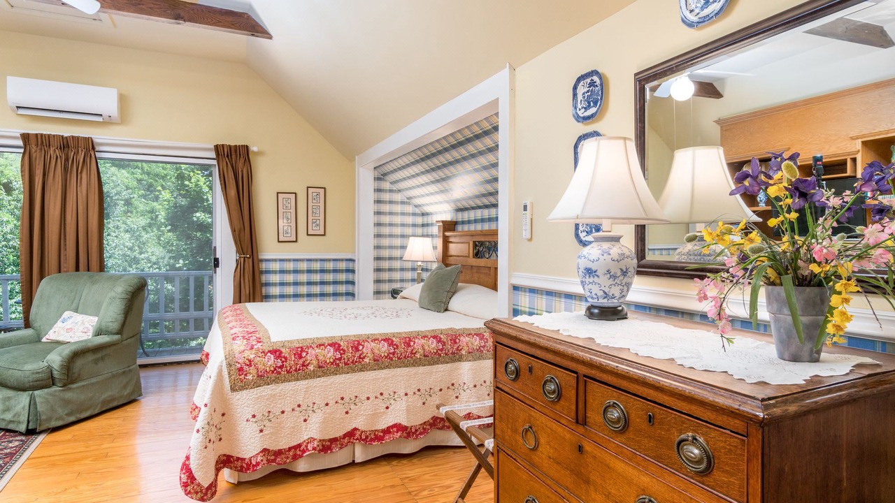 Photo of Livingroom in Flat Rock