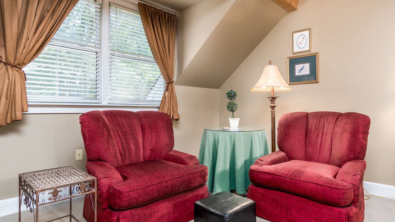 Photo of Livingroom in Flat Rock