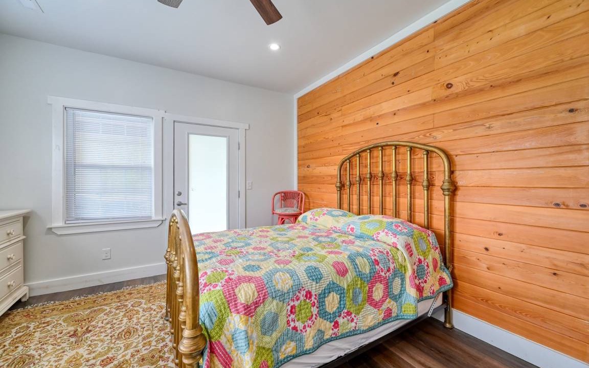 Photo of Bedroom in Island Oaks