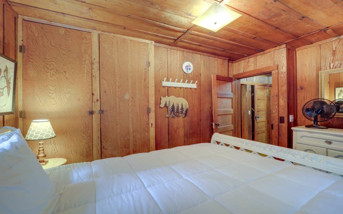 Photo of Bedroom in Linville Falls