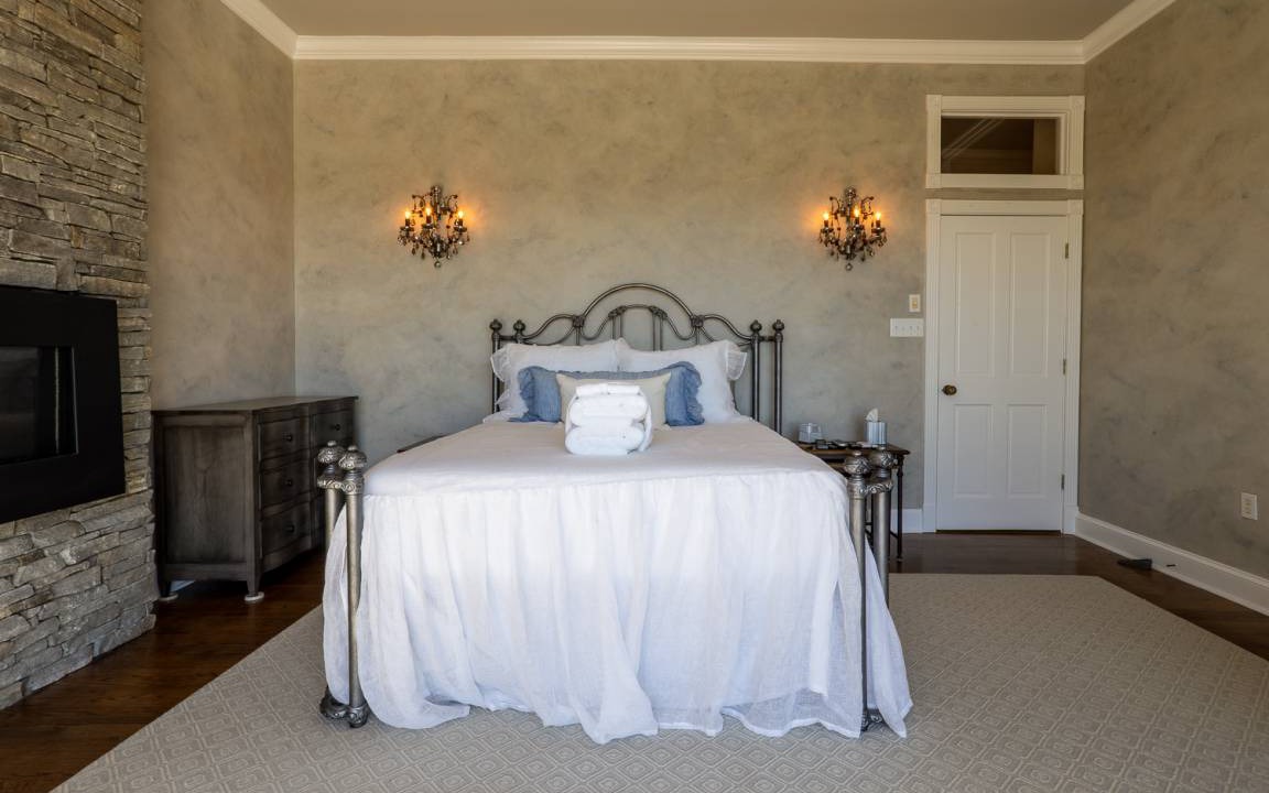Photo of Bedroom in Woodfin