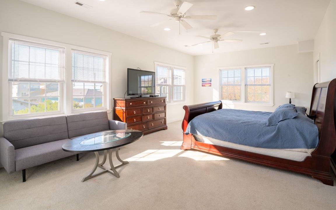Photo of Bedroom in Island Oaks