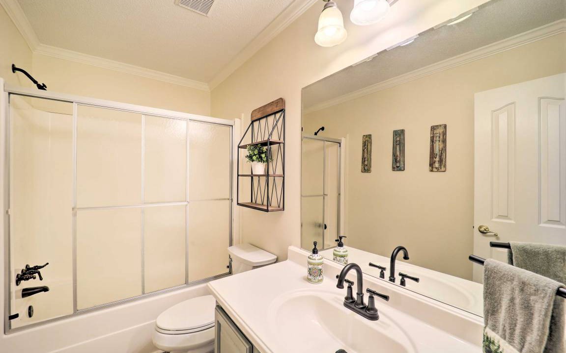Photo of Bathroom in Newland