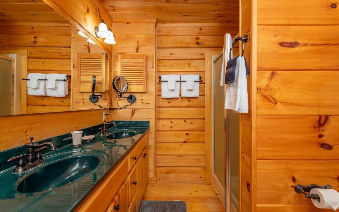 Photo of Bathroom in Old Fort