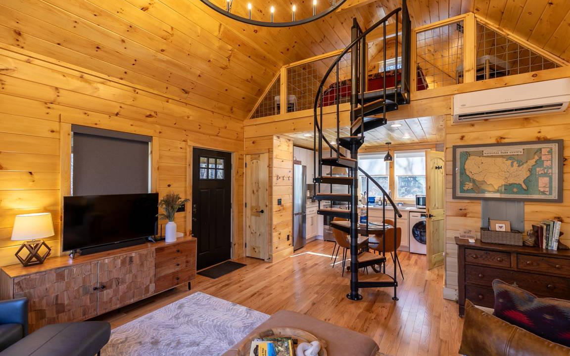 Photo of Livingroom in West Jefferson