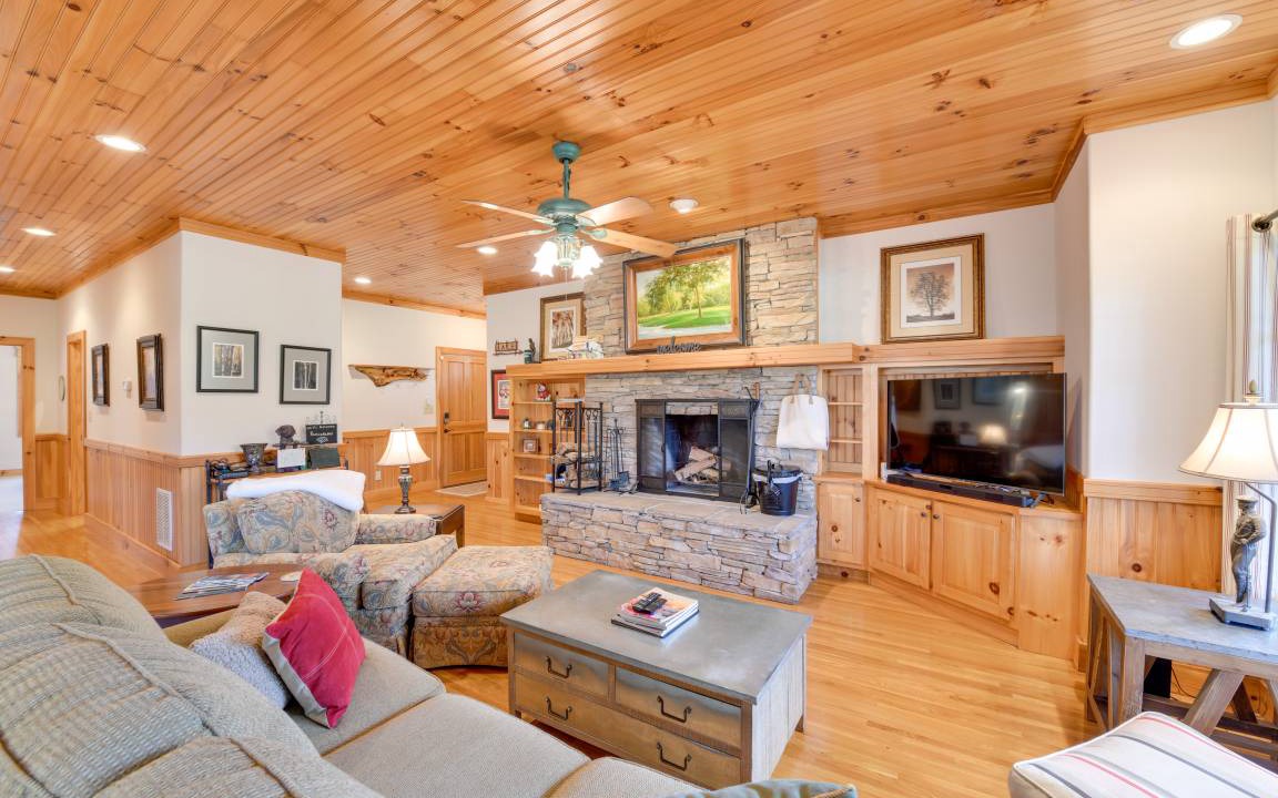 Photo of Livingroom in Cashiers