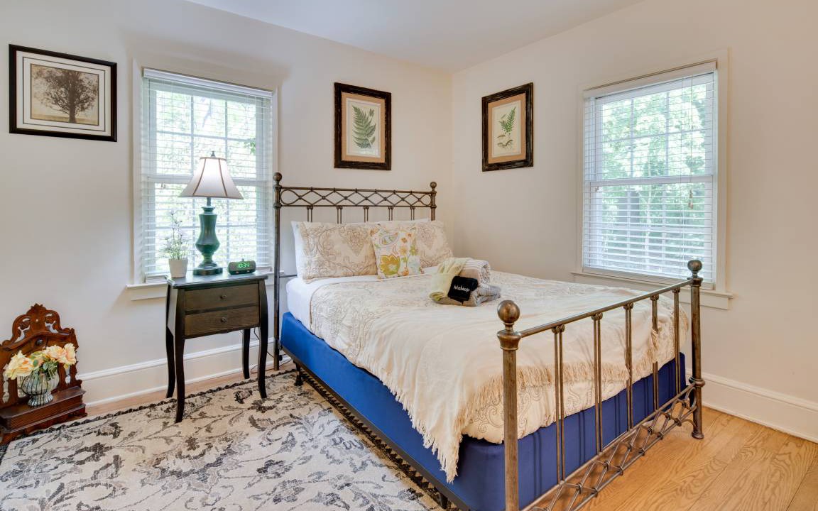 Photo of Bedroom in Royal Pines