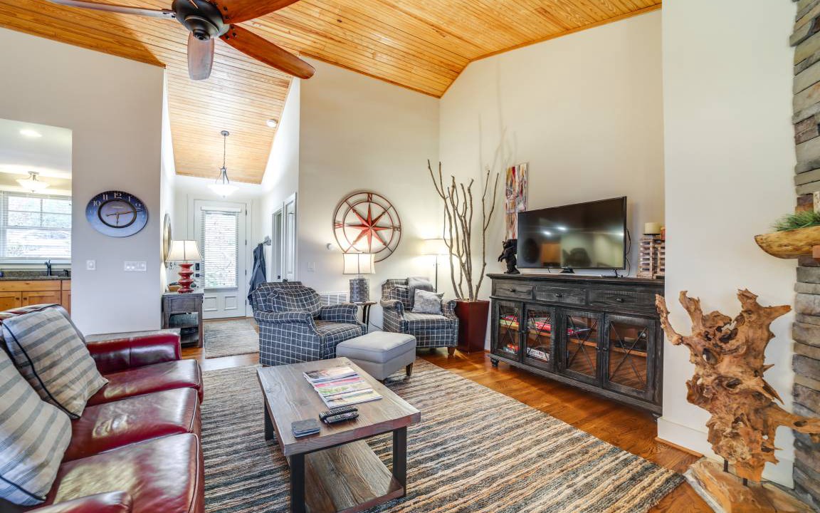Photo of Livingroom in Bear Lake Reserve