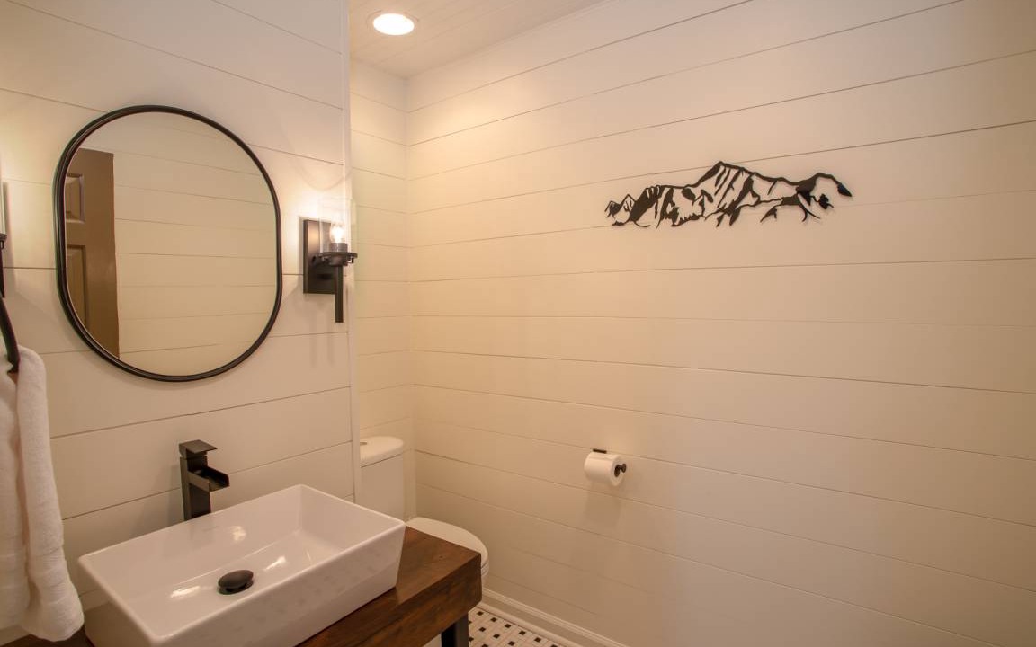 Photo of Bathroom in Seven Devils