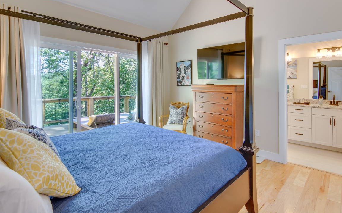 Photo of Bedroom in Hendersonville
