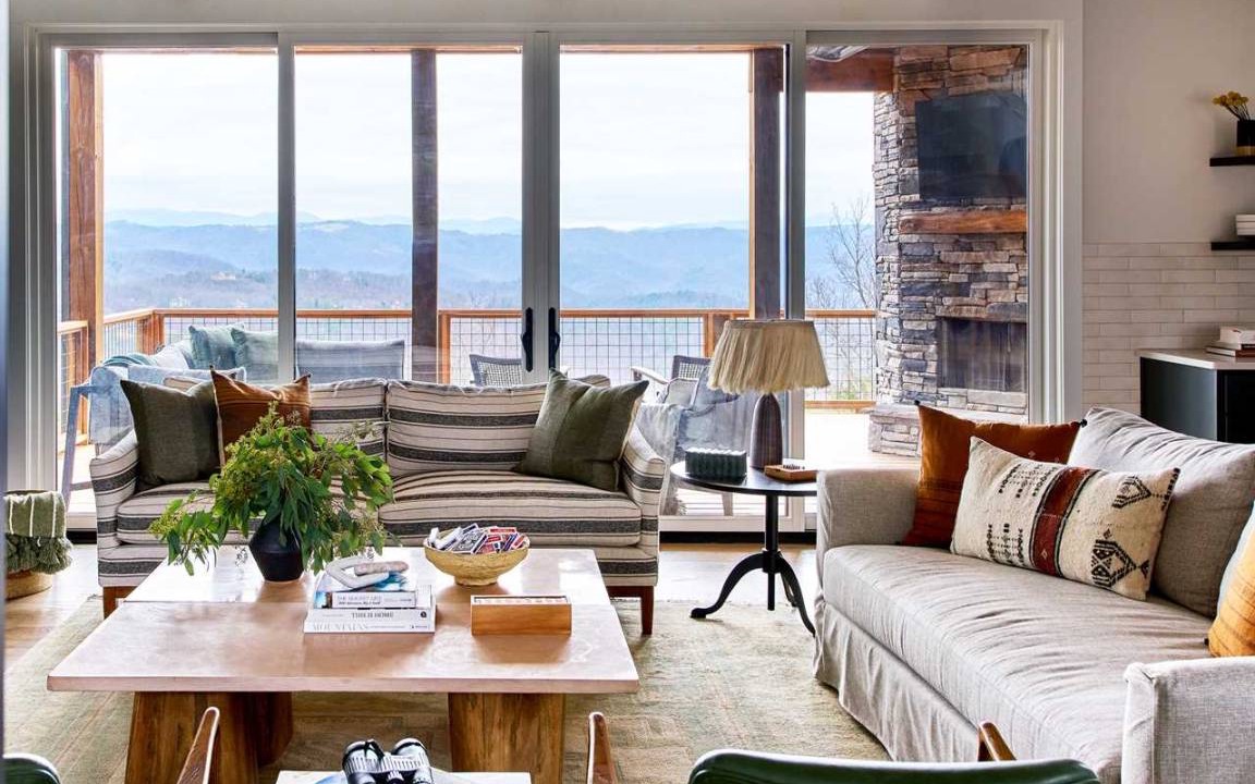Photo of Livingroom in Lenoir