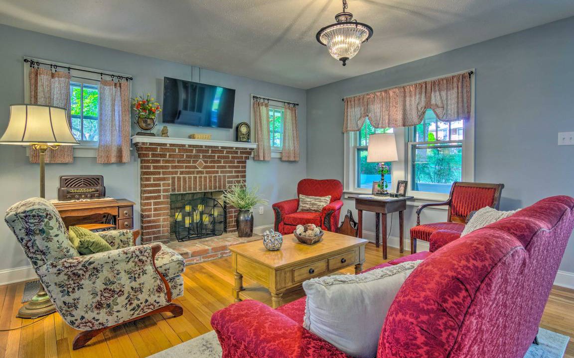 Photo of Livingroom in Mars Hill