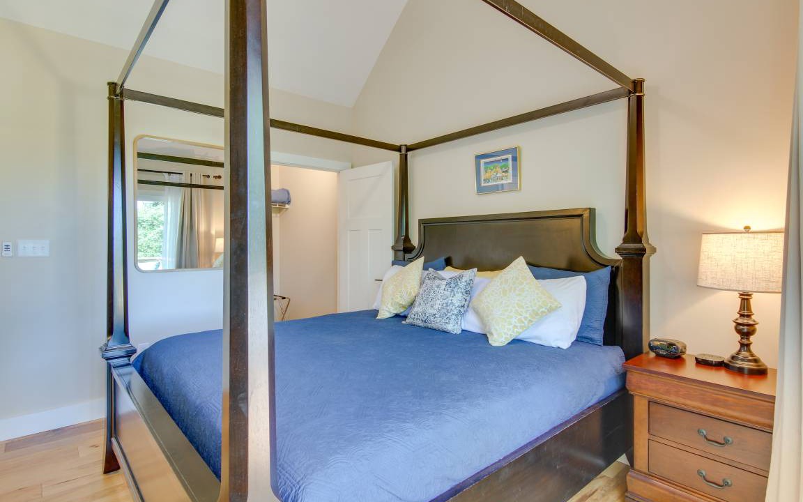 Photo of Bedroom in Hendersonville