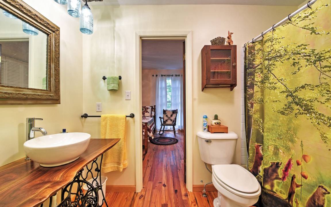 Photo of Bathroom in Candler