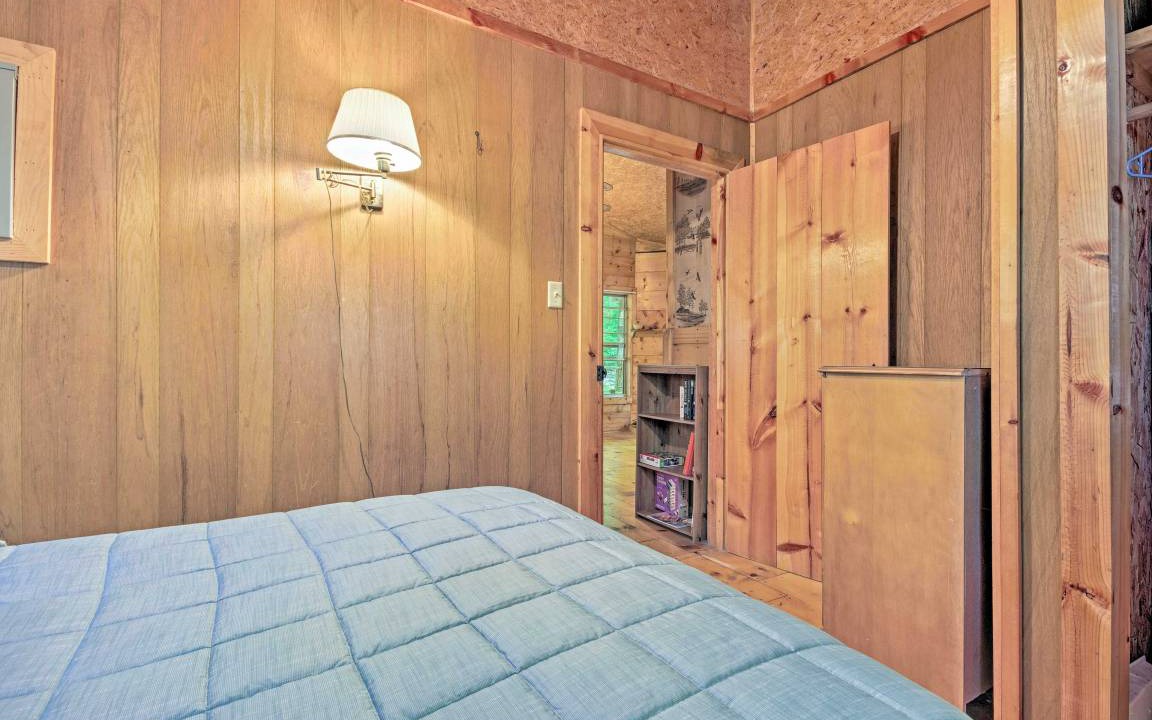 Photo of Bedroom in Barnardsville