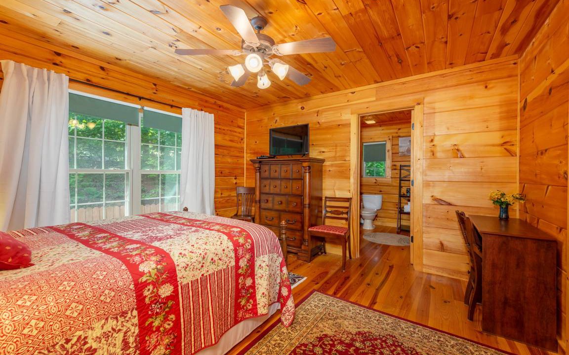 Photo of Bedroom in Old Fort