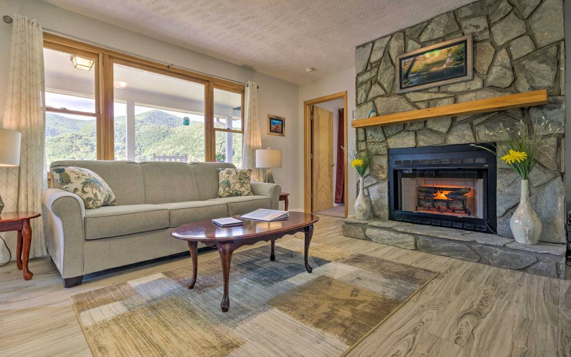 Photo of Livingroom in Maggie Valley