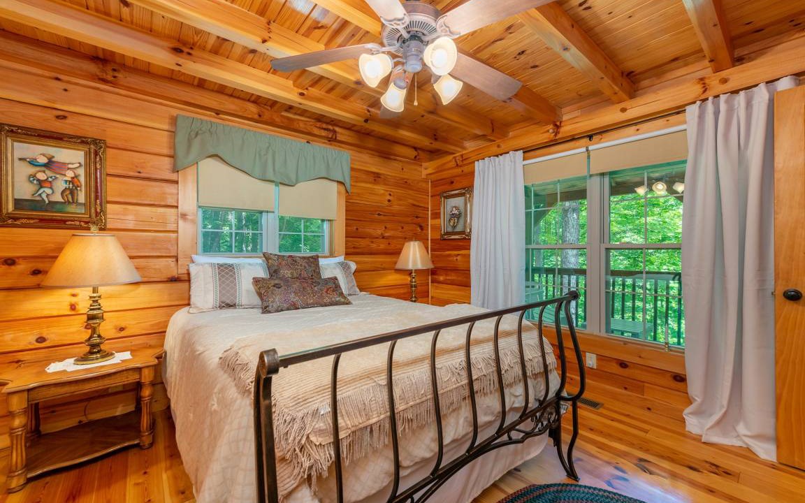 Photo of Bedroom in Old Fort