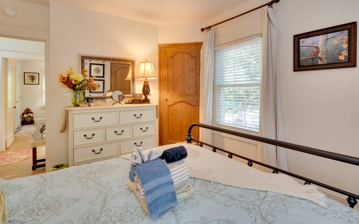 Photo of Bedroom in Royal Pines