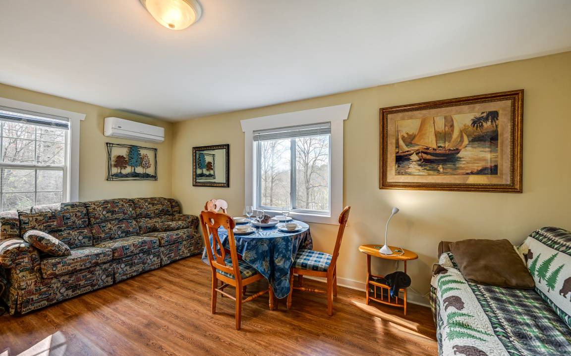 Photo of Livingroom in Qualla