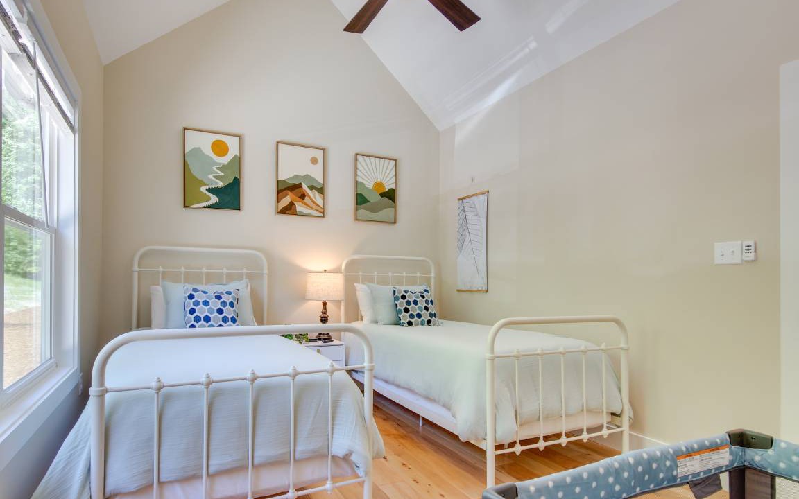 Photo of Bedroom in Hendersonville