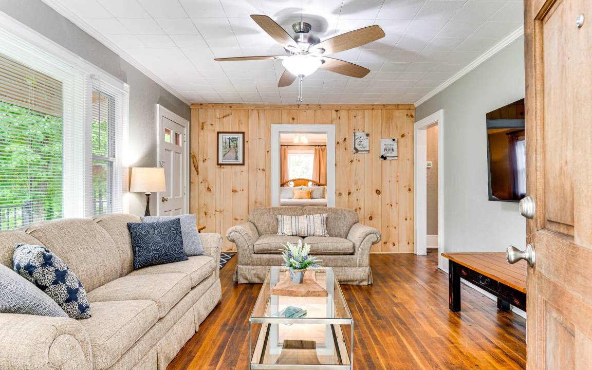 Photo of Livingroom in Forest City
