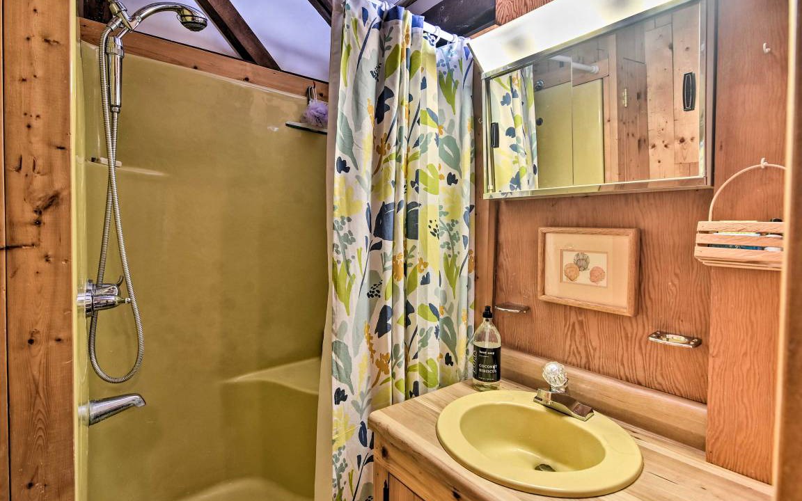 Photo of Bathroom in Newland