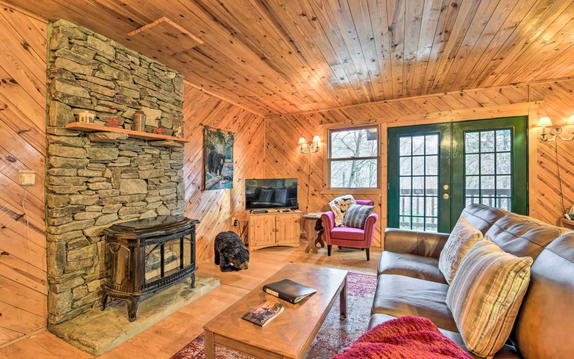 Photo of Livingroom in Maggie Valley