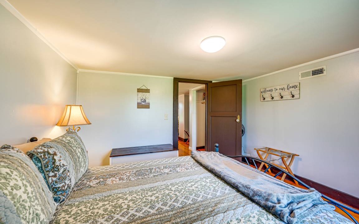 Photo of Bedroom in Elkin