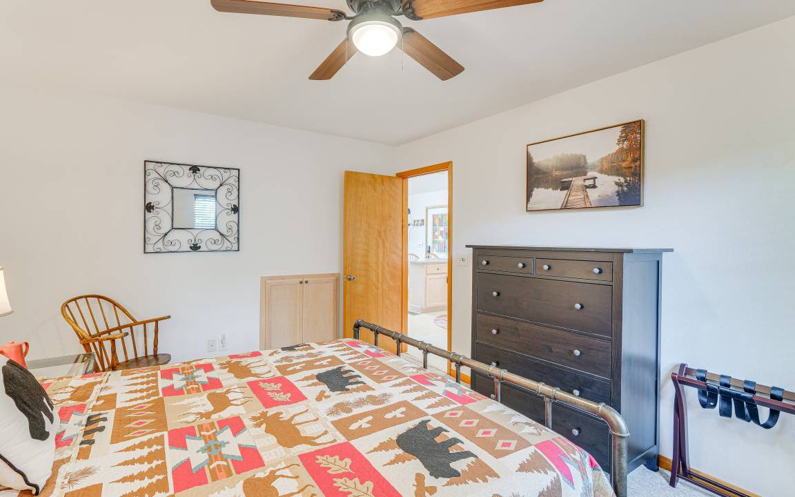 Photo of Bedroom in Upper Peachtree