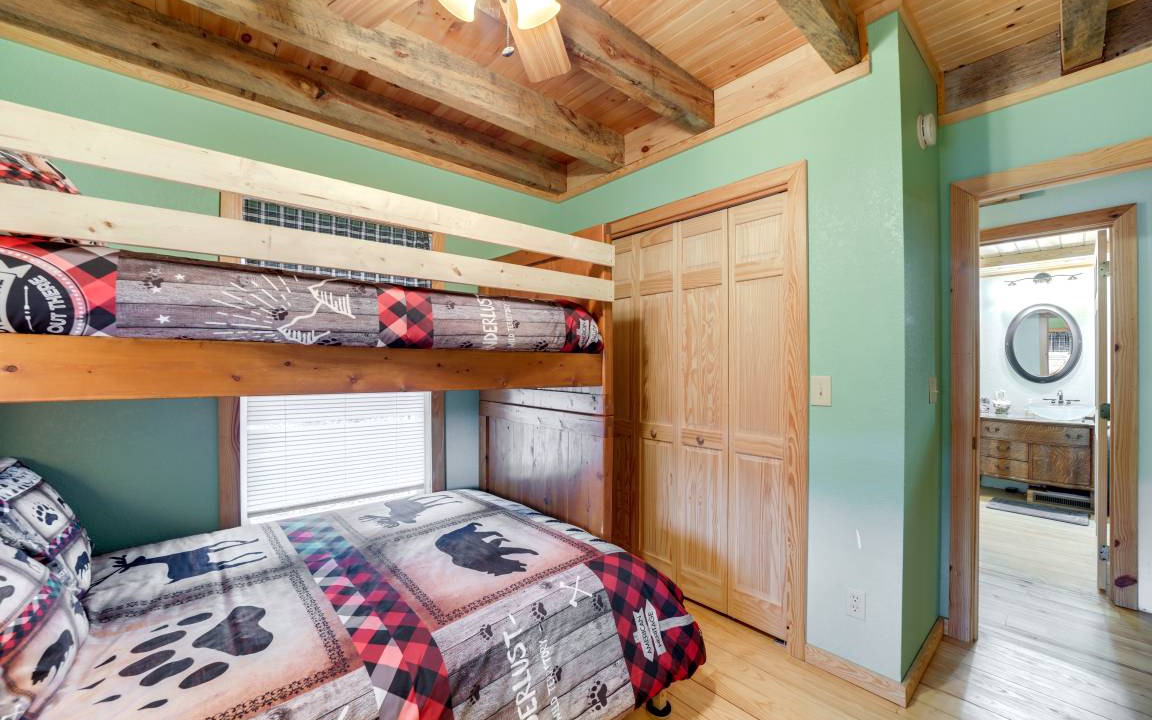 Photo of Bedroom in Robbinsville