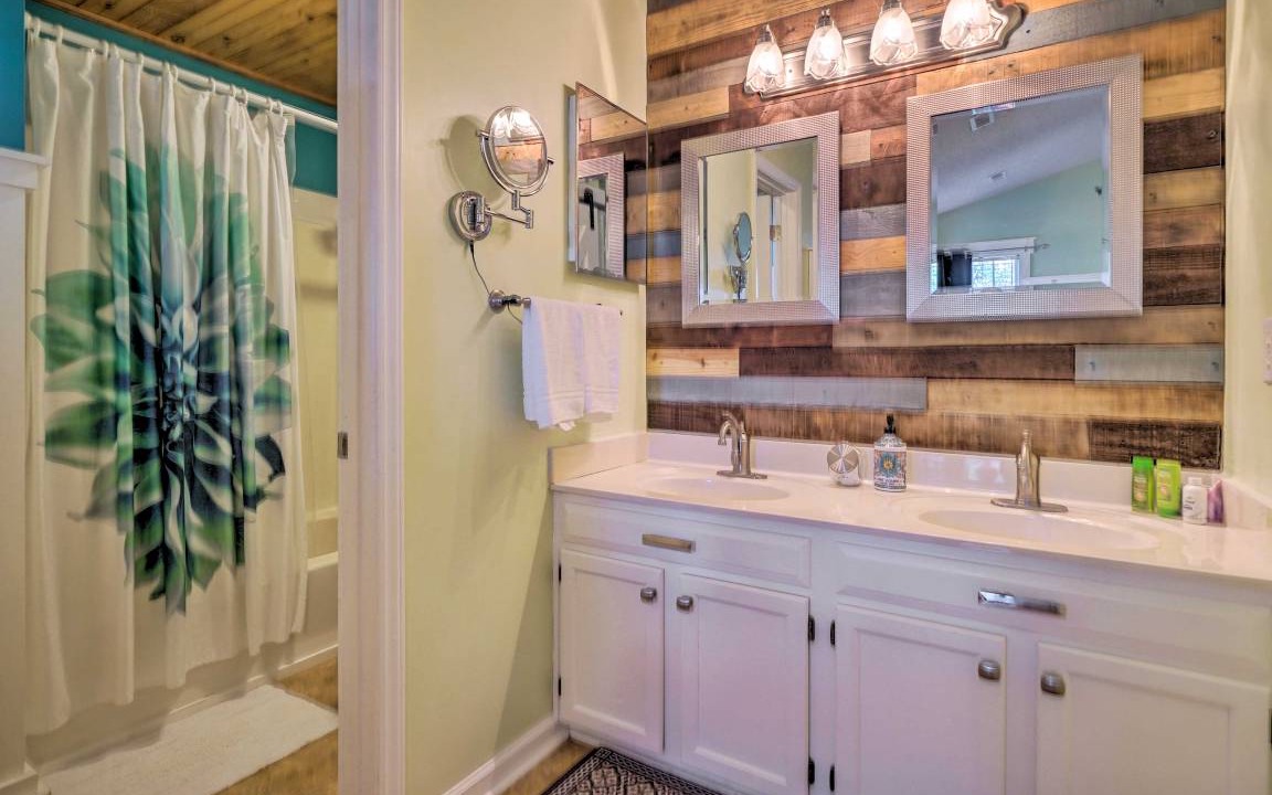 Photo of Bathroom in Myrtle Grove
