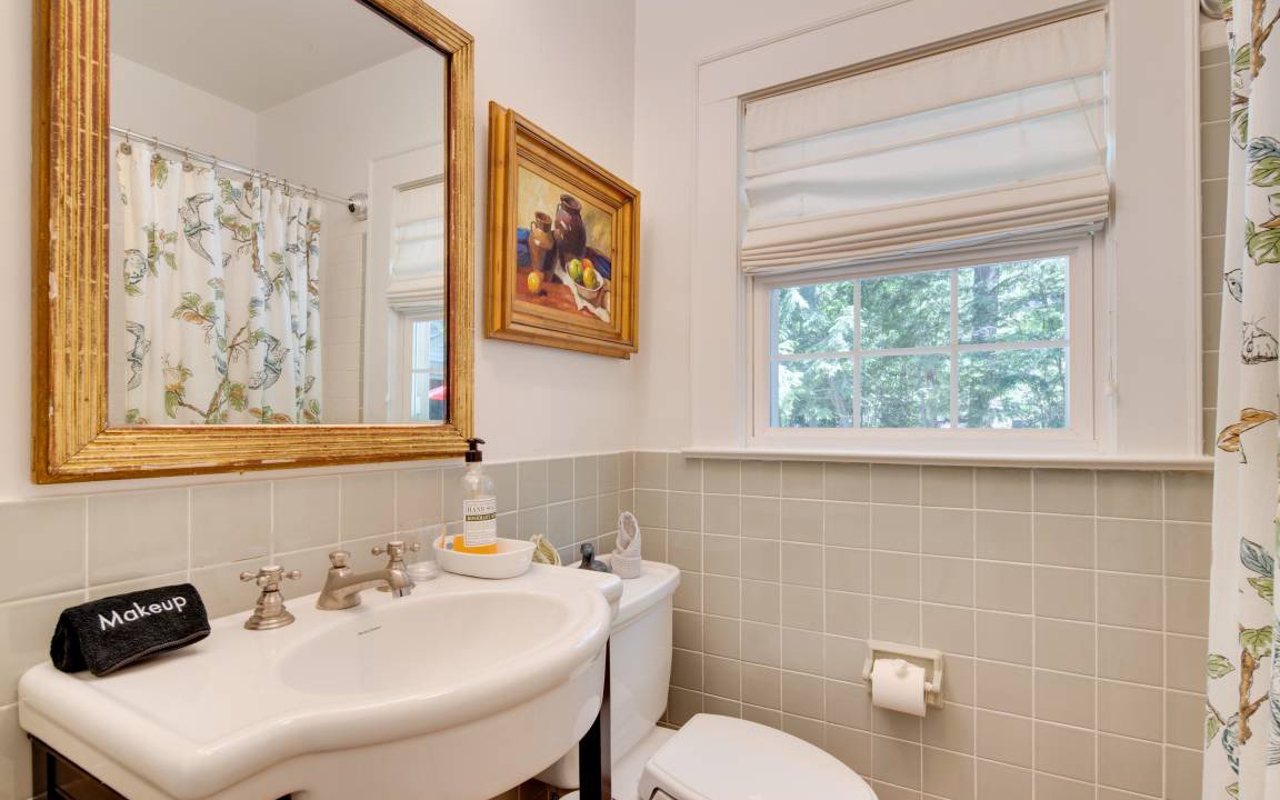 Photo of Bathroom in Royal Pines