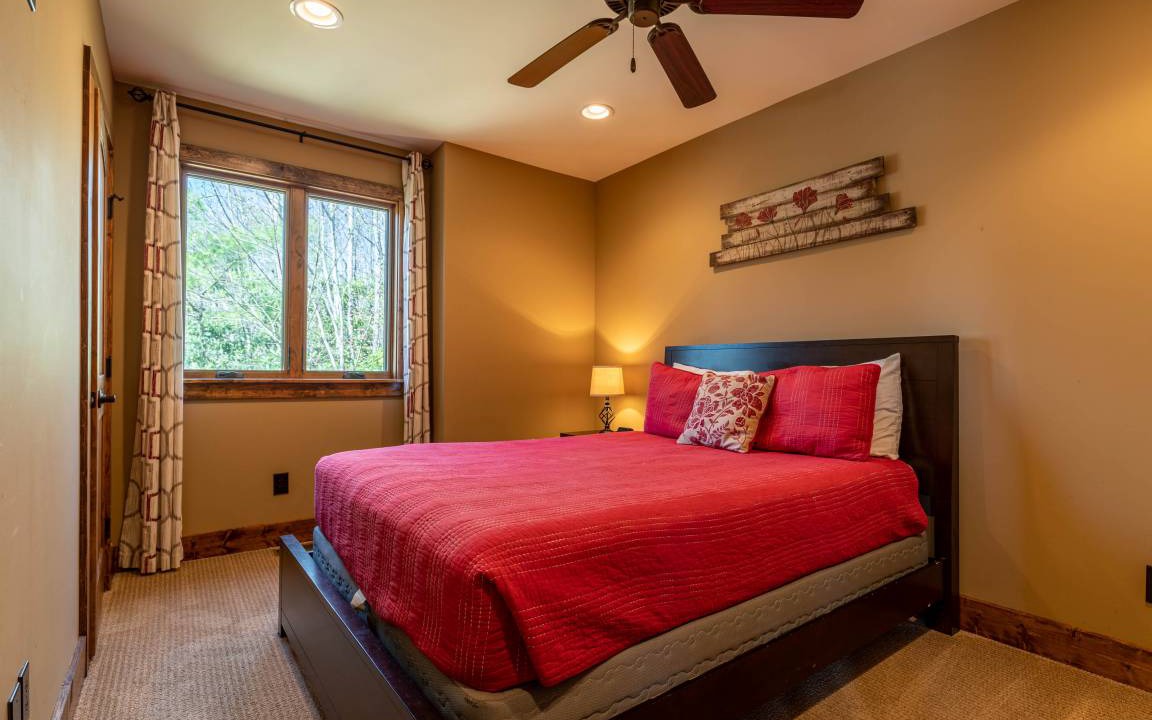 Photo of Bedroom in Lenoir