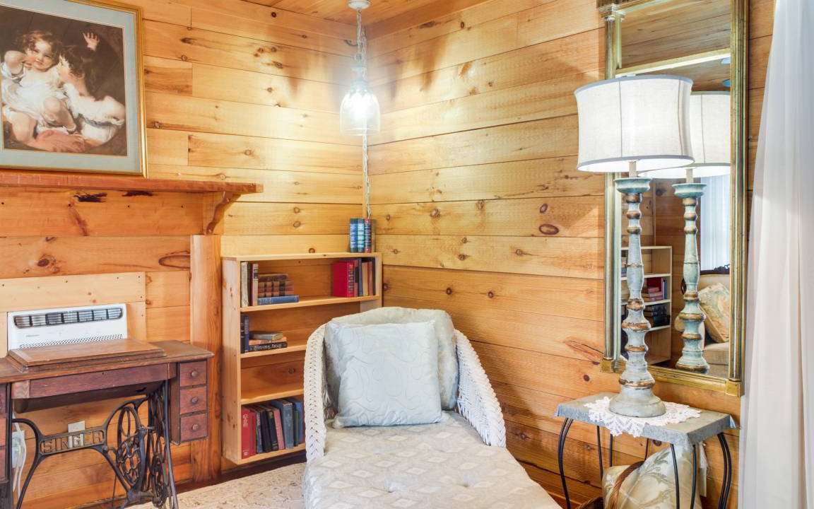 Photo of Bedroom in Lawndale