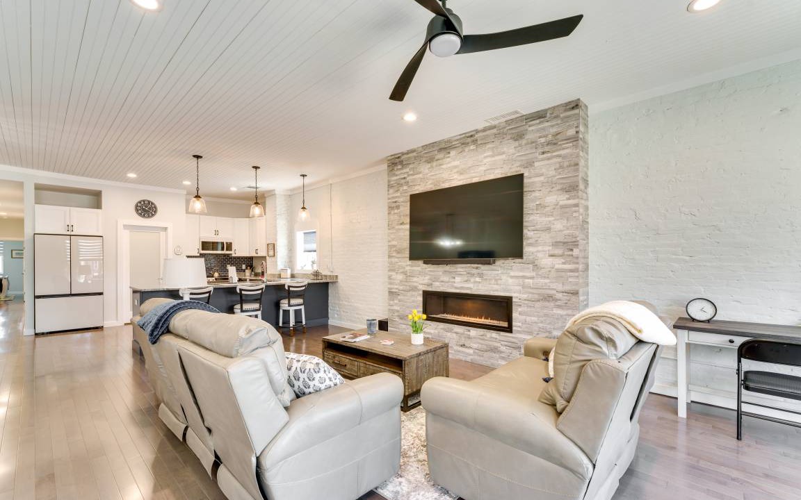 Photo of Livingroom in Lenoir