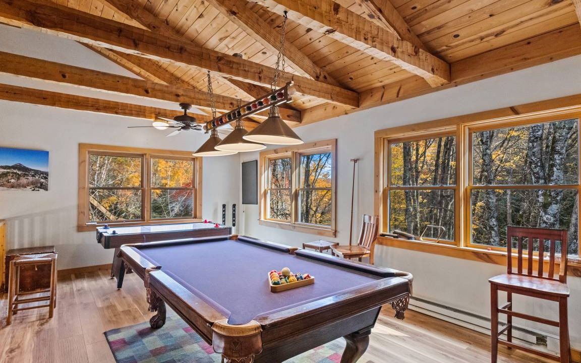 Photo of Livingroom in Seven Devils