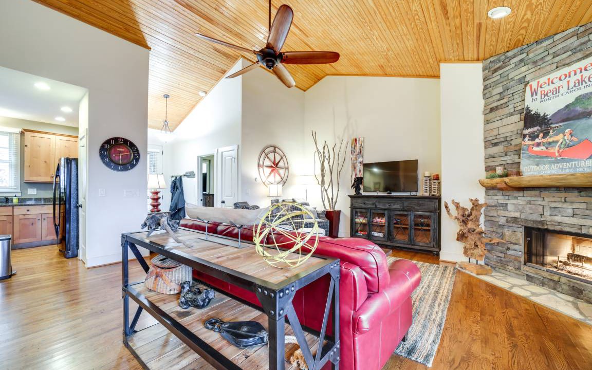 Photo of Livingroom in Bear Lake Reserve