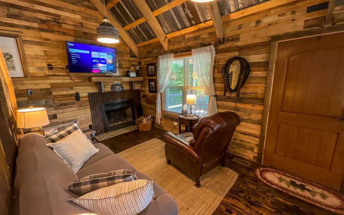 Photo of Livingroom in Millers Creek