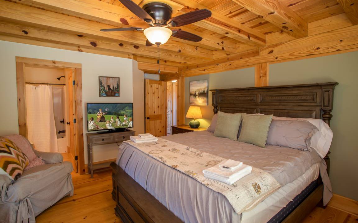 Photo of Bedroom in Lenoir