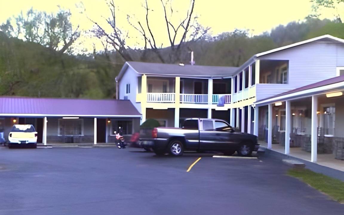 Photo of Others in Cherokee