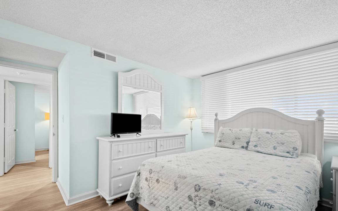 Photo of Bedroom in Pine Knoll Shores